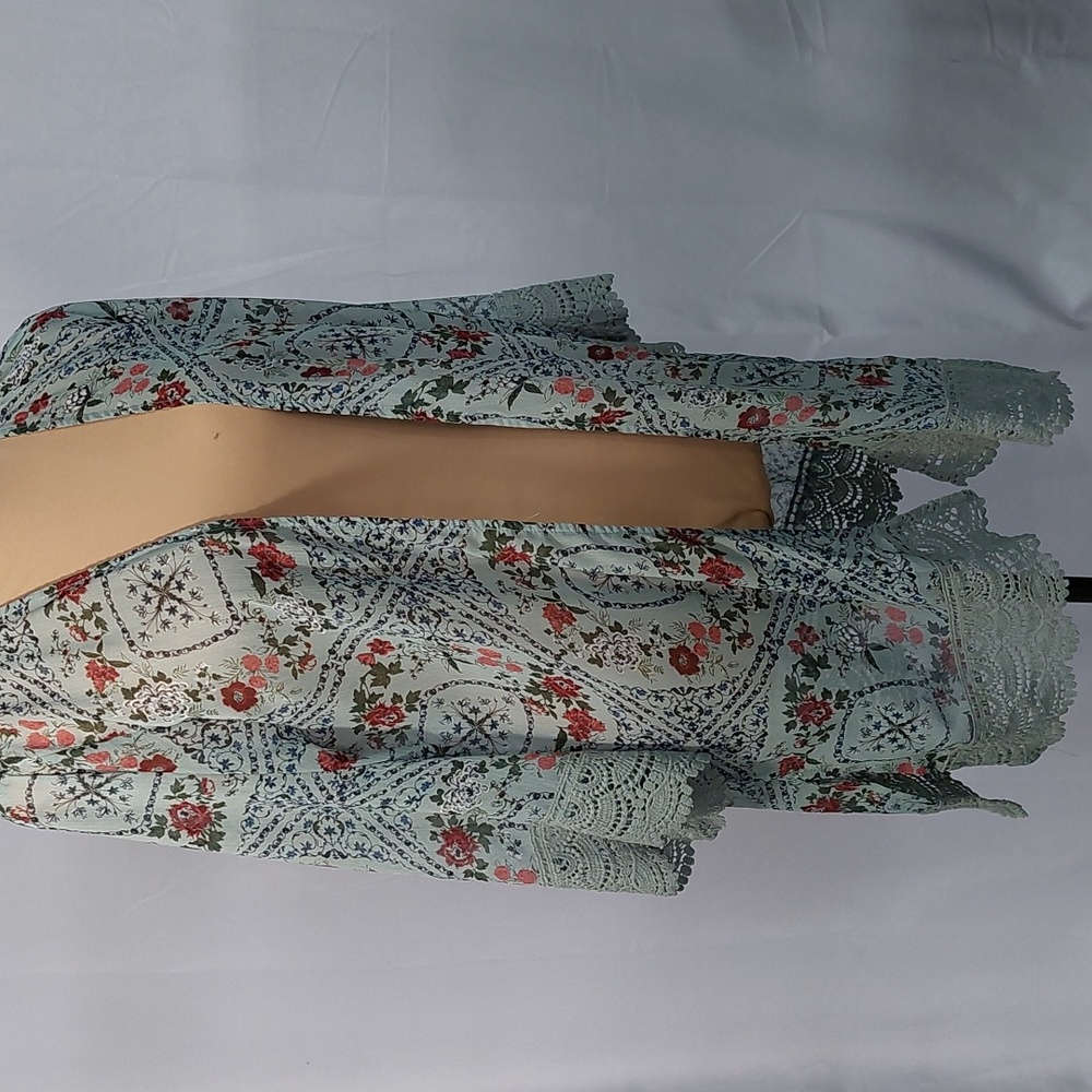 MASON & BELLE romantic kimono. Beautiful romantic trim. NWOT